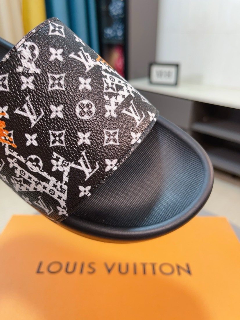 Louis Vuitton Patterned Strap Slide Sandals — detail