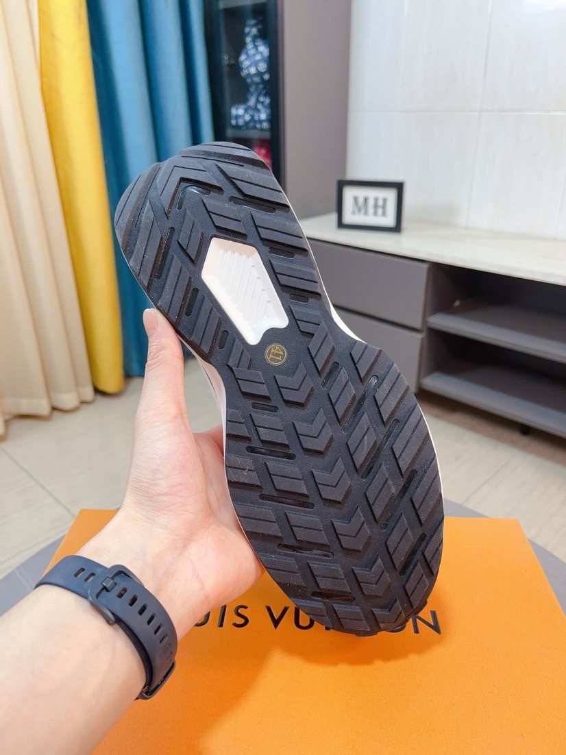 Louis Vuitton Patterned Low-Top Sneakers — detail